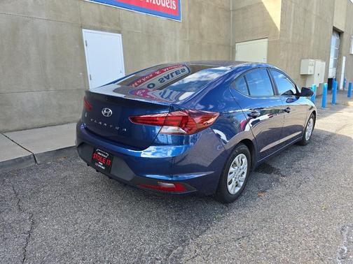 2019 Hyundai ELANTRA SE