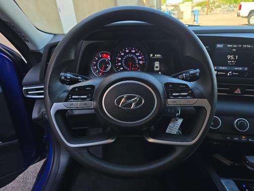 2023 Hyundai ELANTRA SE