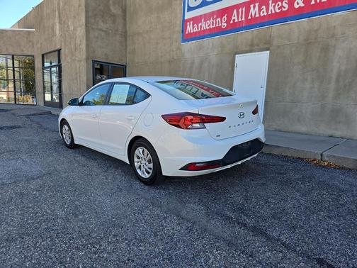2019 Hyundai ELANTRA SE