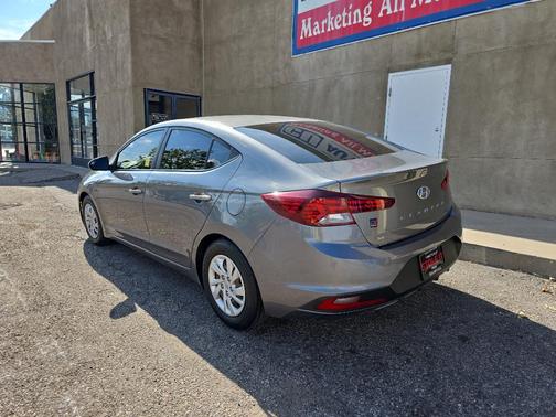 2019 Hyundai ELANTRA SE