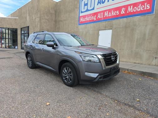 2024 Nissan Pathfinder SV