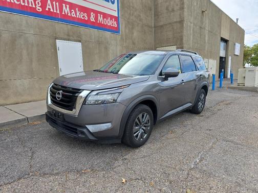 2024 Nissan Pathfinder SV