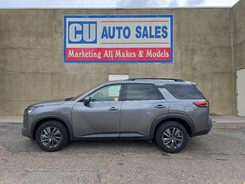 2024 Nissan Pathfinder SV