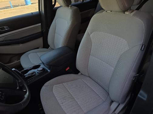 Ingot Silver Metallic 2018 Ford Explorer Base