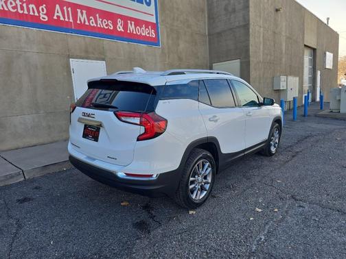 2024 GMC Terrain SLT