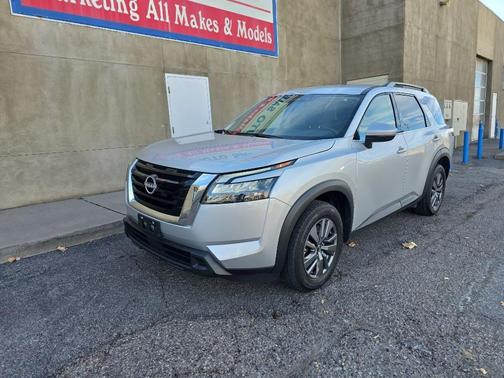 2024 Nissan Pathfinder SV
