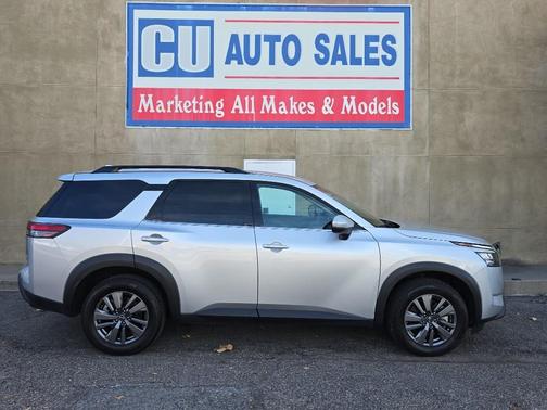 2024 Nissan Pathfinder SV
