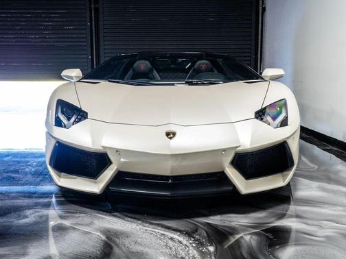 2016 Lamborghini Aventador LP700-4