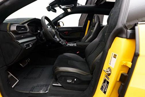 2023 Lamborghini Urus Performante