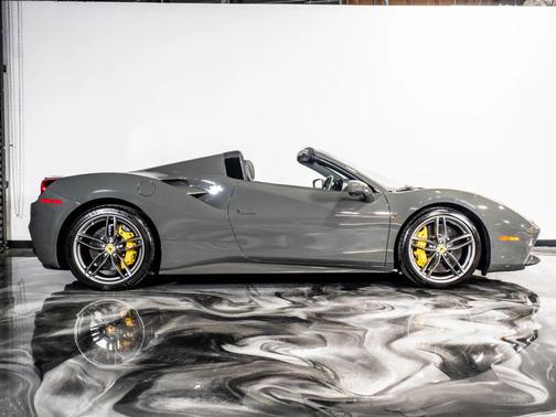 2018 Ferrari 488 Spider Base