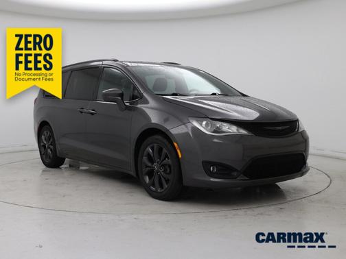 Gray 2019 Chrysler Pacifica Touring L