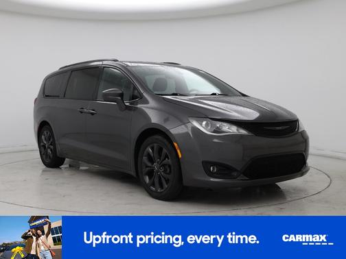 Gray 2019 Chrysler Pacifica Touring L