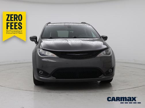 Gray 2019 Chrysler Pacifica Touring L