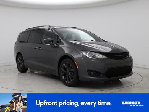Gray 2019 Chrysler Pacifica Touring L