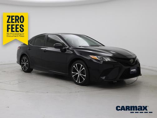 Black 2018 Toyota Camry SE