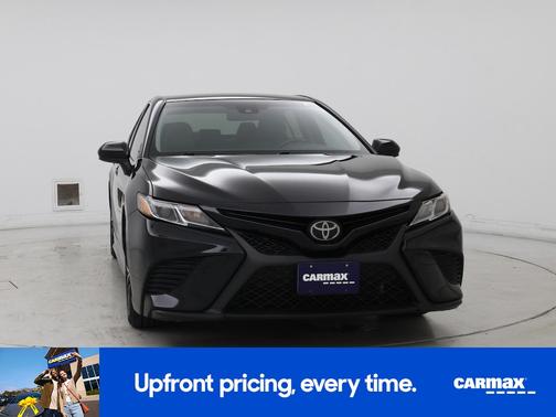 Black 2018 Toyota Camry SE