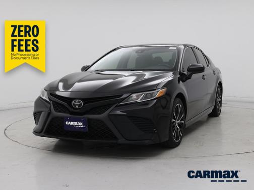 Black 2018 Toyota Camry SE