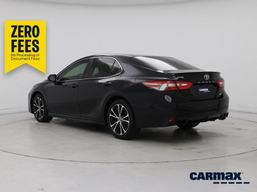 Black 2018 Toyota Camry SE