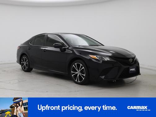 Black 2018 Toyota Camry SE