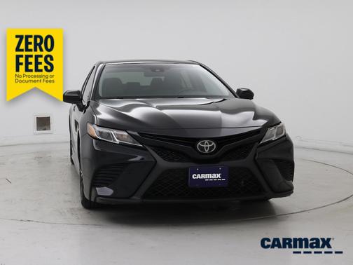 Black 2018 Toyota Camry SE