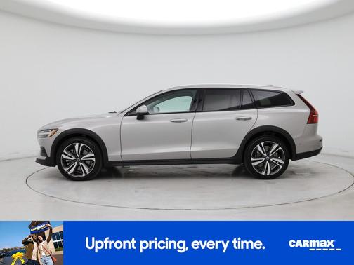 2025 Volvo V60 Cross Country B5 Plus
