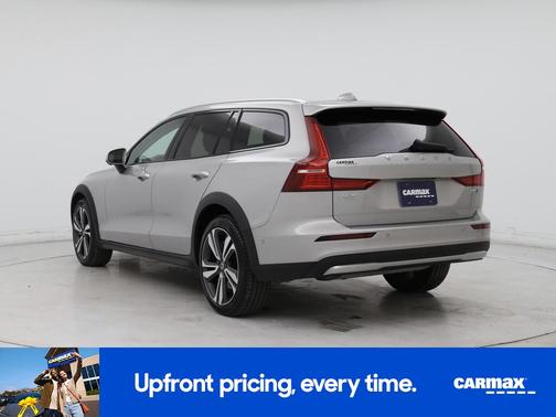 2025 Volvo V60 Cross Country B5 Plus