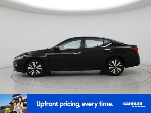 Black 2022 Nissan Altima SV