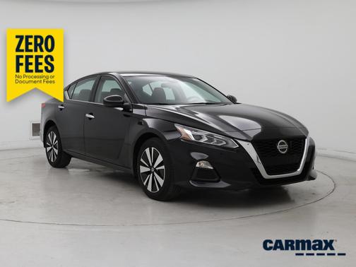 Black 2022 Nissan Altima SV