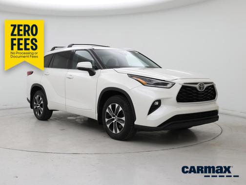 White 2021 Toyota Highlander XLE