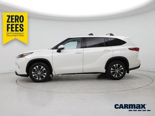 White 2021 Toyota Highlander XLE