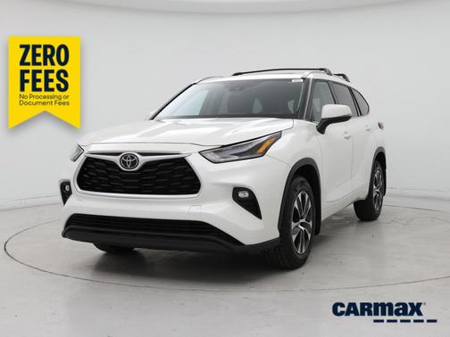 White 2021 Toyota Highlander XLE