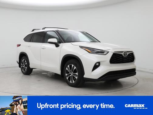 White 2021 Toyota Highlander XLE