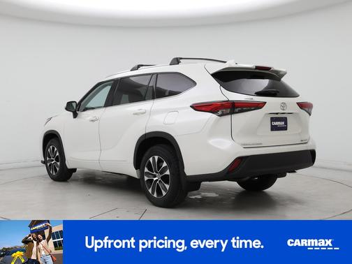 White 2021 Toyota Highlander XLE