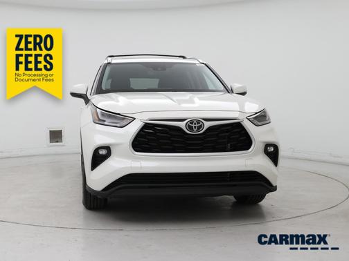 White 2021 Toyota Highlander XLE