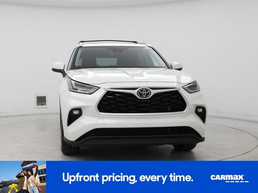 White 2021 Toyota Highlander XLE