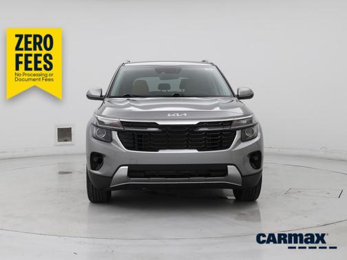 Silver 2024 Kia Seltos EX