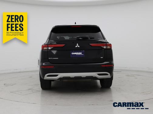 Black 2024 Mitsubishi Outlander SE