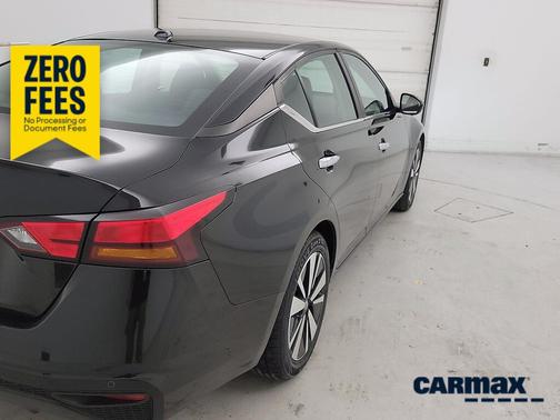 Black 2021 Nissan Altima SV