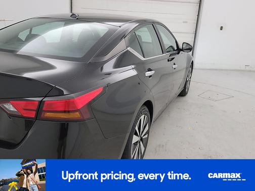 Black 2021 Nissan Altima SV