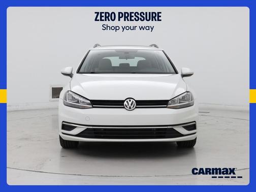 White 2018 Volkswagen Golf SE