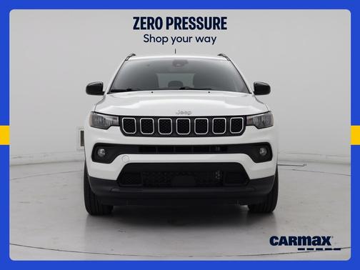 White 2023 Jeep Compass Latitude Lux
