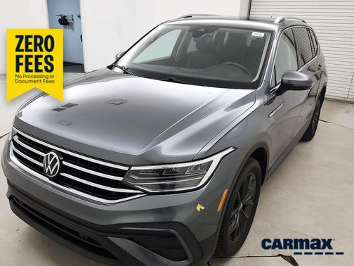 Gray 2024 Volkswagen Tiguan SE