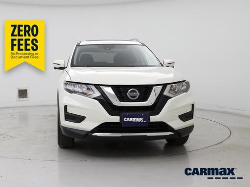 White 2019 Nissan Rogue SV