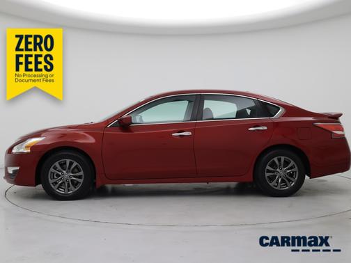 Red 2015 Nissan Altima S