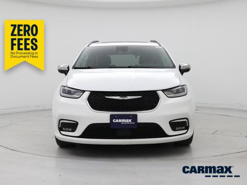 White 2023 Chrysler Pacifica Limited