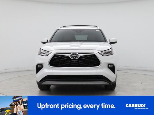 White 2022 Toyota Highlander Platinum