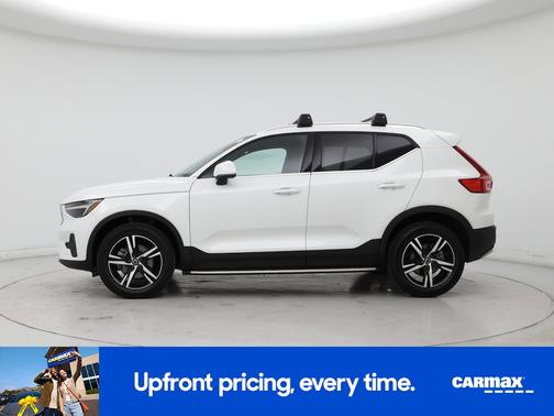 2024 Volvo XC40 B5 Core Dark Theme