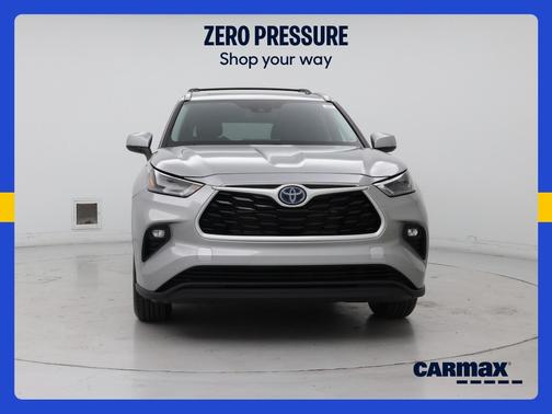 Silver 2022 Toyota Highlander Hybrid XLE