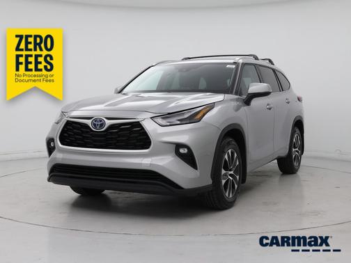 Silver 2022 Toyota Highlander Hybrid XLE