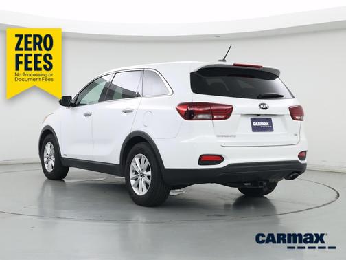 White 2019 Kia Sorento LX
